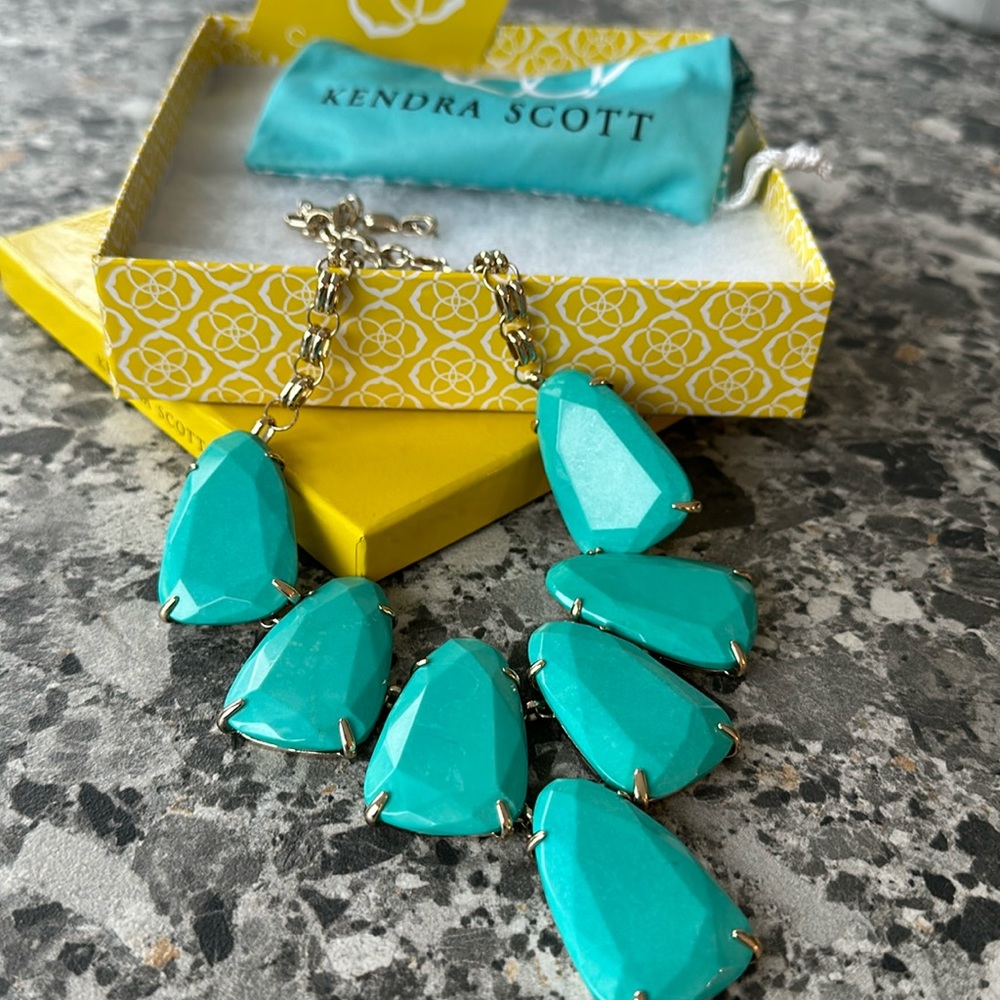 Kendra Scott, Harlow, retired, comes with box and pouch. Great condition.